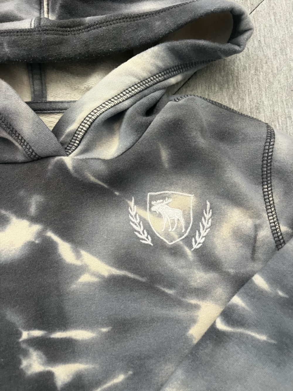 abercrombie kids Gray & White Tie-Dye Hoodie and Joggers Set - Picture 2 of 8